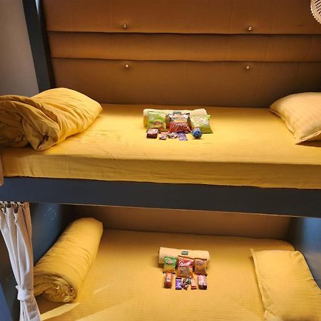 Sinhassan Dormitory Hostel Juhu Мумбай Екстериор снимка