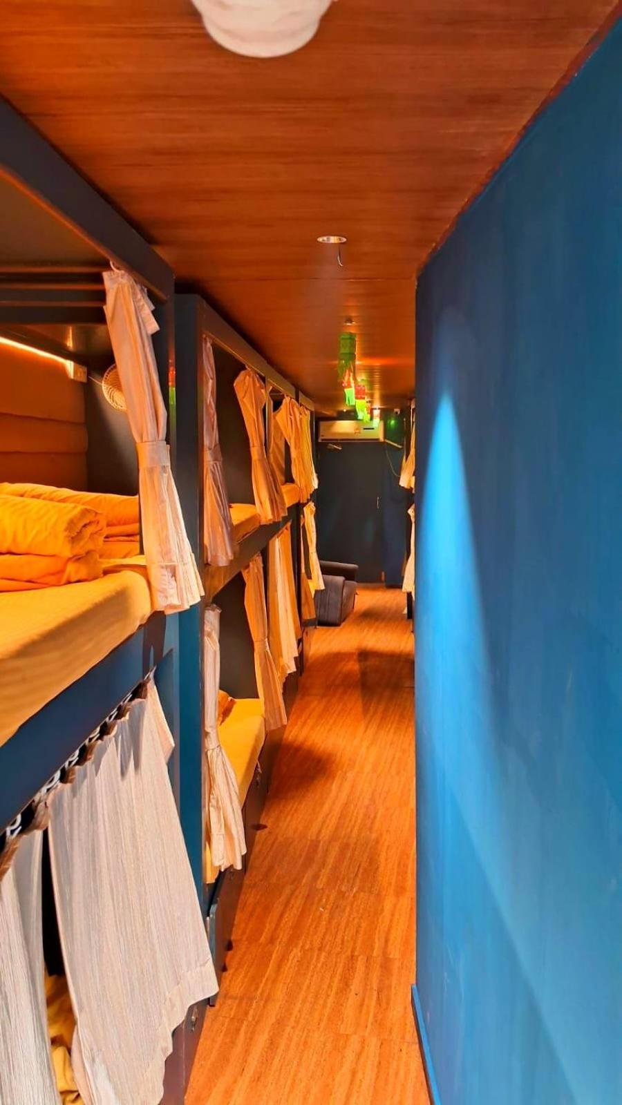 Sinhassan Dormitory Hostel Juhu Мумбай Екстериор снимка