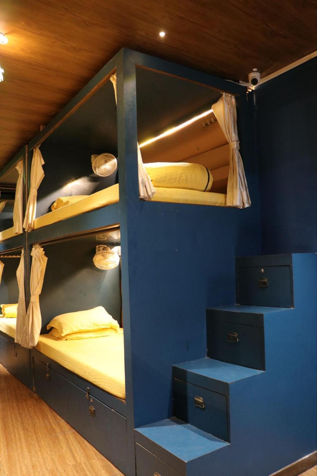 Sinhassan Dormitory Hostel Juhu Мумбай Екстериор снимка