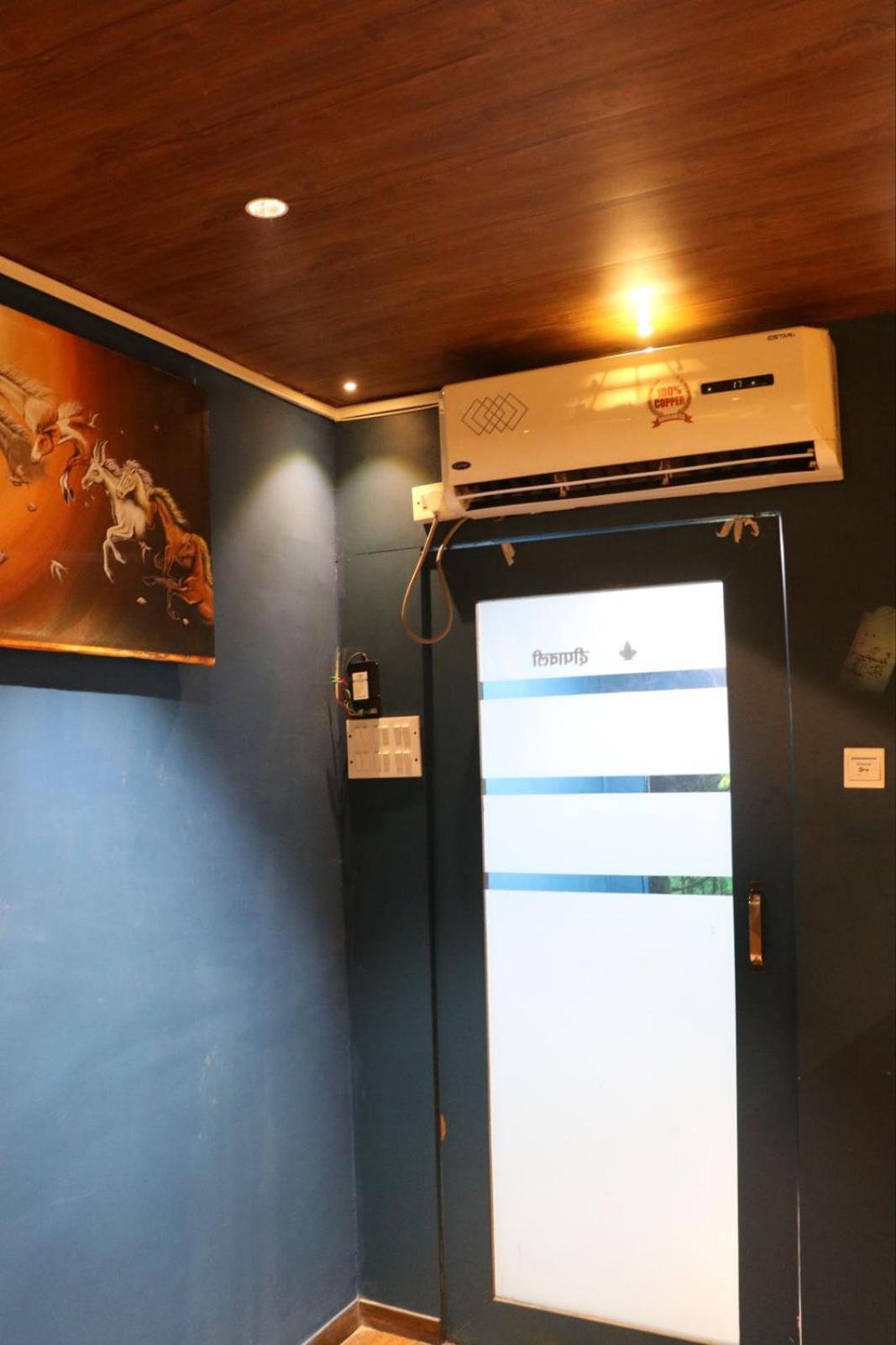 Sinhassan Dormitory Hostel Juhu Мумбай Екстериор снимка