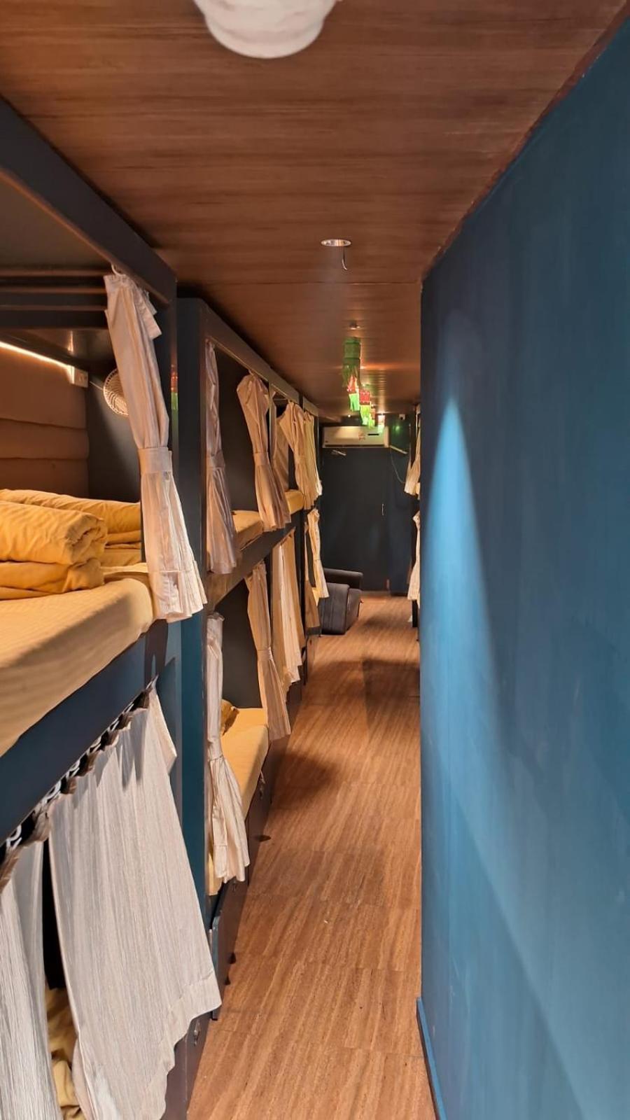 Sinhassan Dormitory Hostel Juhu Мумбай Екстериор снимка