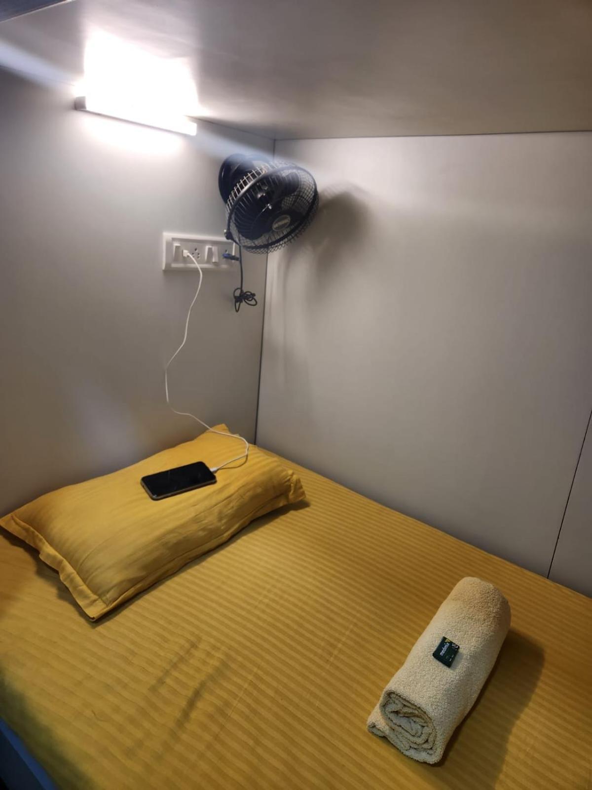 Sinhassan Dormitory Hostel Juhu Мумбай Екстериор снимка