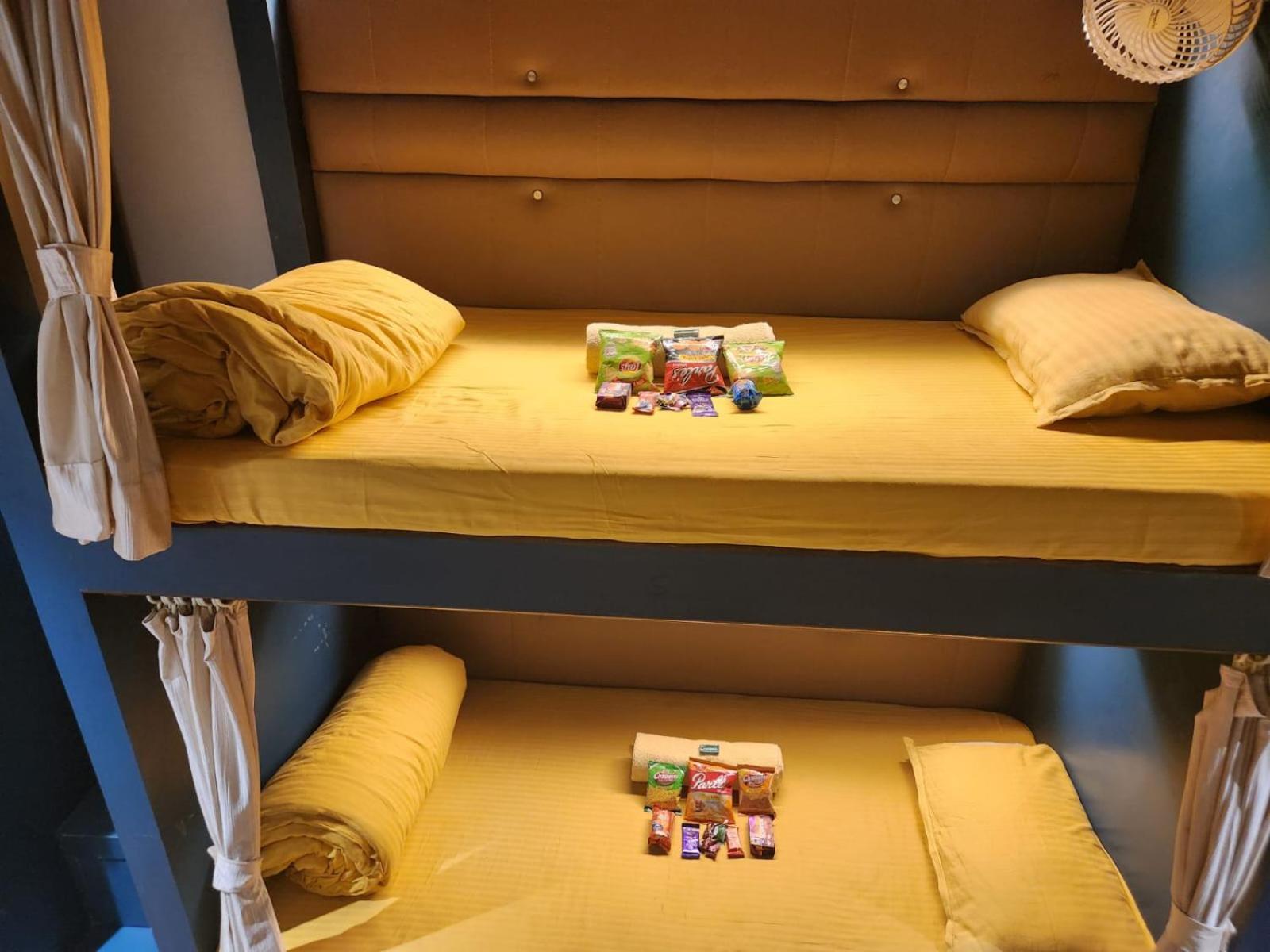 Sinhassan Dormitory Hostel Juhu Мумбай Екстериор снимка