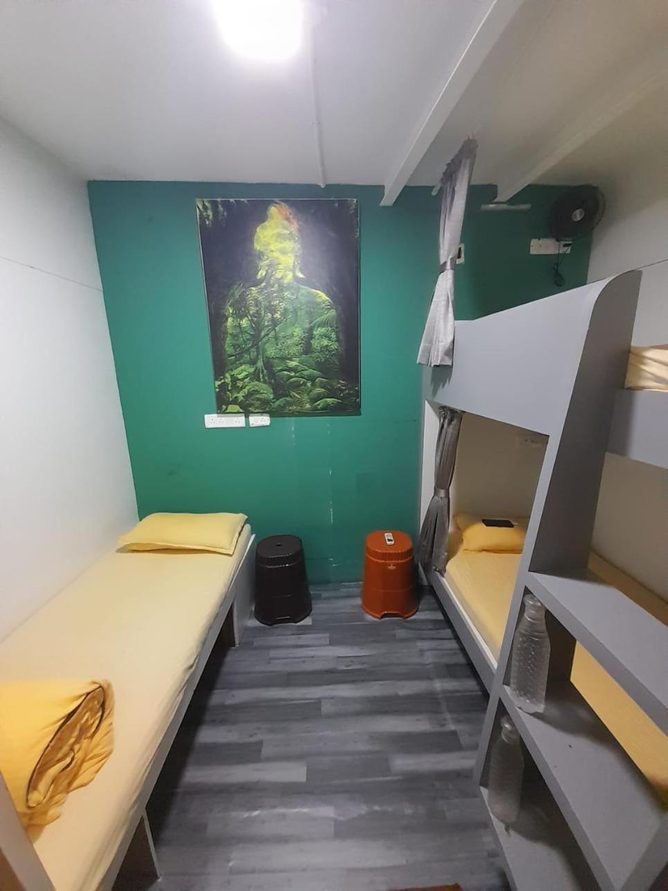 Sinhassan Dormitory Hostel Juhu Мумбай Екстериор снимка