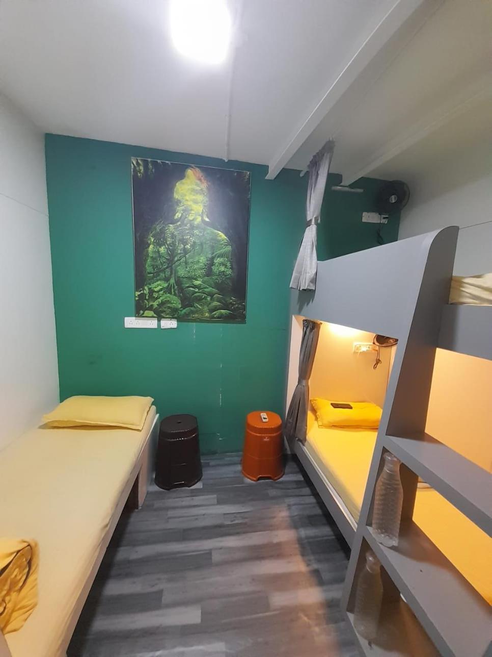 Sinhassan Dormitory Hostel Juhu Мумбай Екстериор снимка