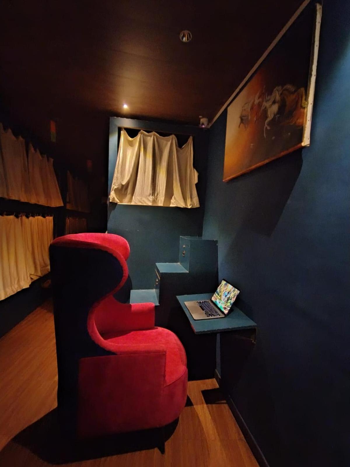 Sinhassan Dormitory Hostel Juhu Мумбай Екстериор снимка