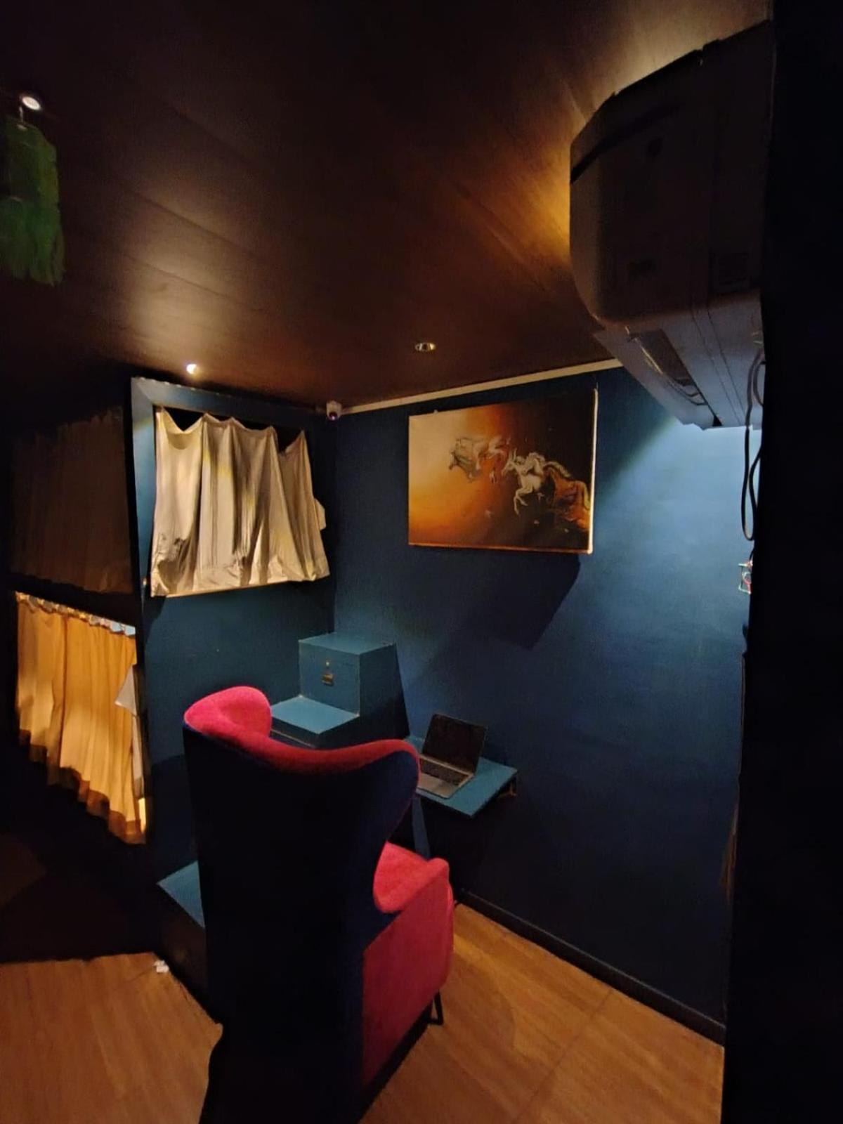 Sinhassan Dormitory Hostel Juhu Мумбай Екстериор снимка