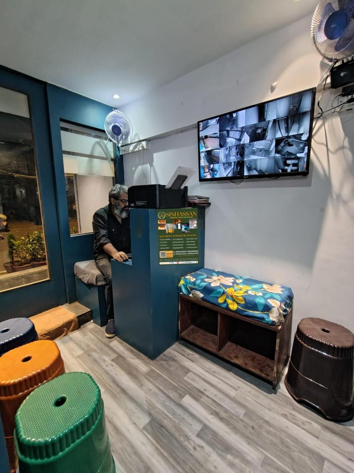 Sinhassan Dormitory Hostel Juhu Мумбай Екстериор снимка